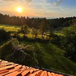 Zagroda Na Pacanach Bed & Breakfast 3*